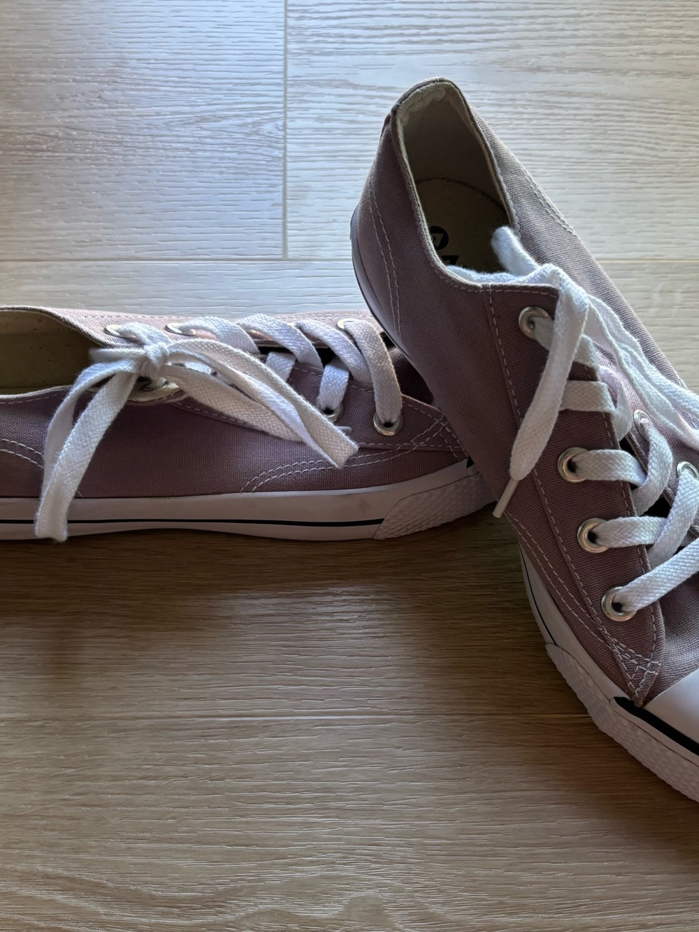 Classic Low-Top Canvas Air walk Sneakers in Mauve Pink